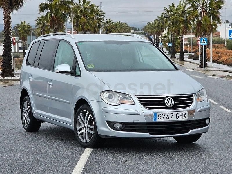 Usado VW Touran Advance 105 CV (77 kW) 2009 Gris / plata Monovolumen