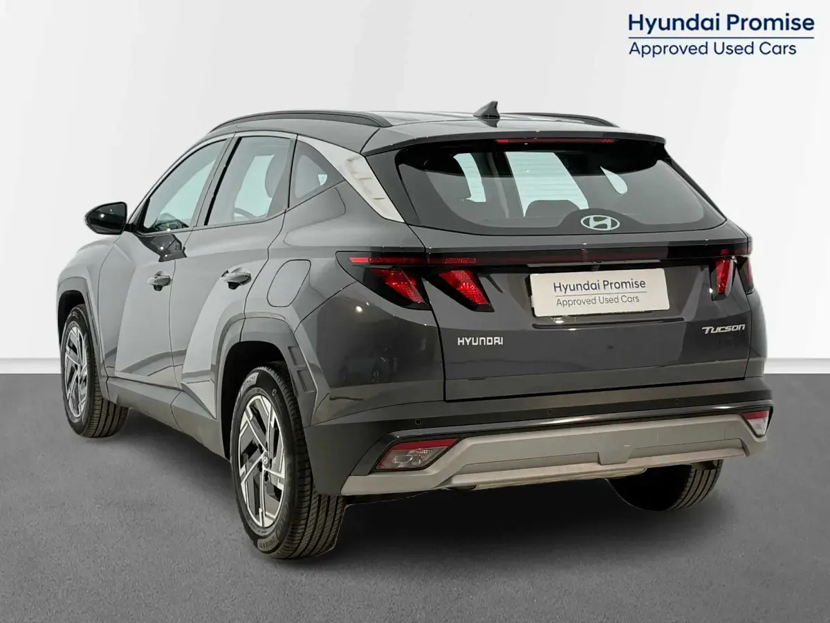 Usado Hyundai Tucson 160 CV (117 kW) 2025 Gris / plata SUV