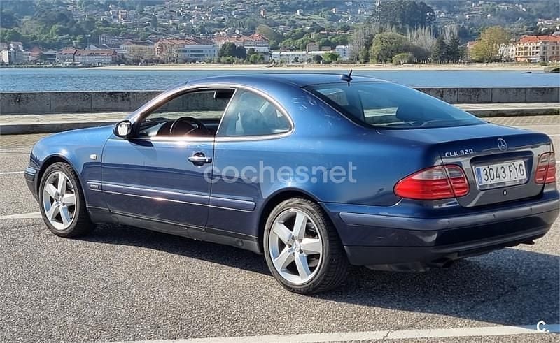 Usado Mercedes CLK320 Elegance 218 CV (160 kW) 1999 Azul Coupe