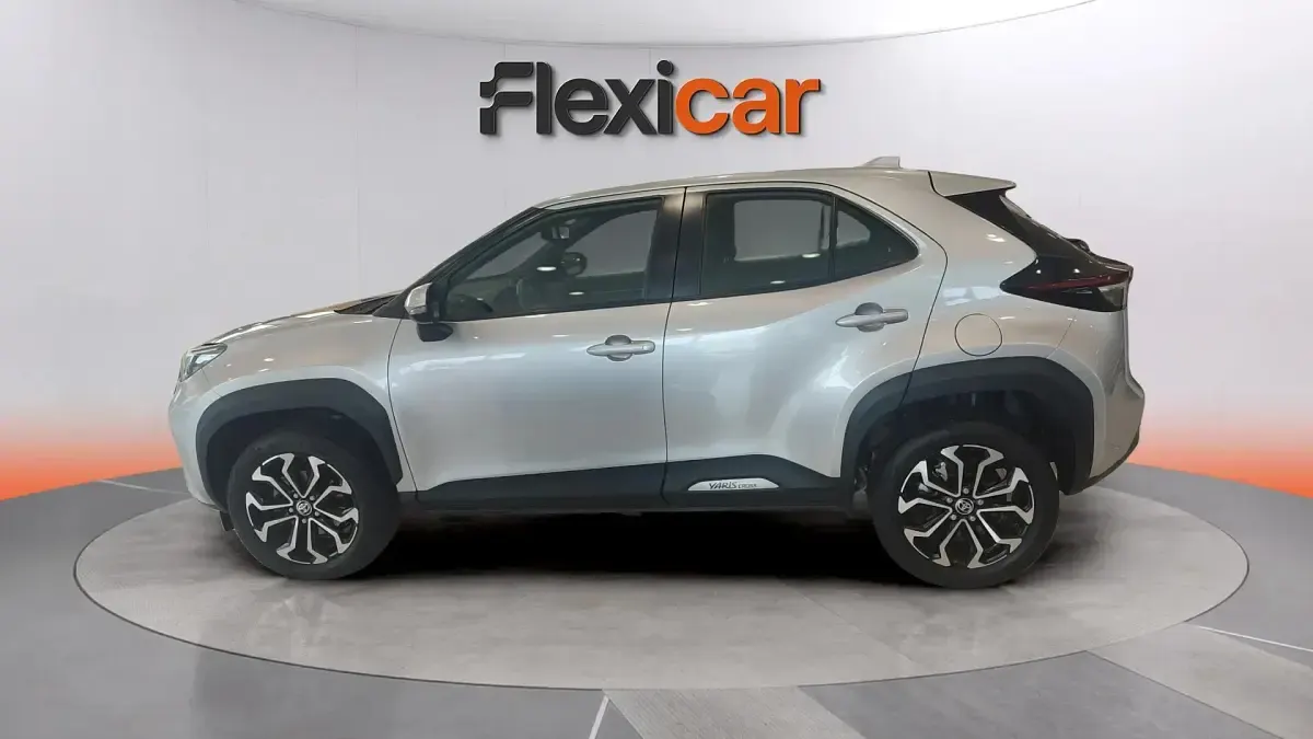 Usado Toyota Yaris Active 116 CV (85 kW) 2024 Gris Utilitario