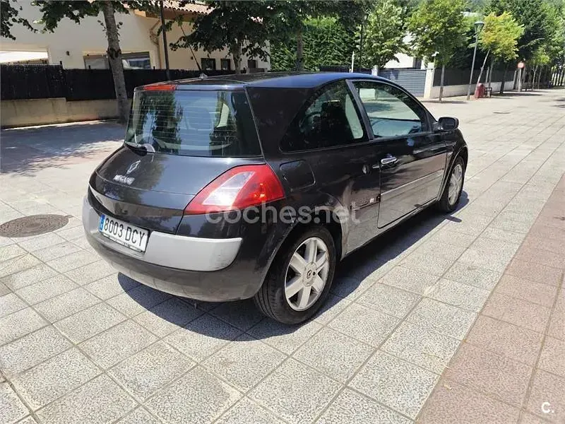 Usado Renault Mégane Authentique 98 CV (72 kW) 2004 Negro Berlina