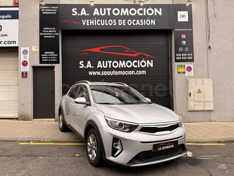 Usado Kia Stonic 84 CV (61 kW) 2023 Gris / plata SUV