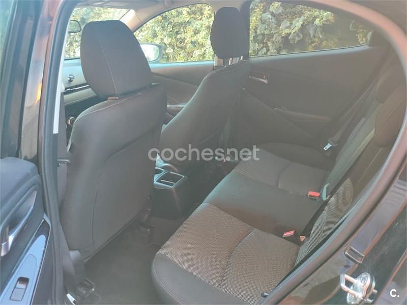 Usado Mazda 2 90 CV (66 kW) 2018 Negro Berlina