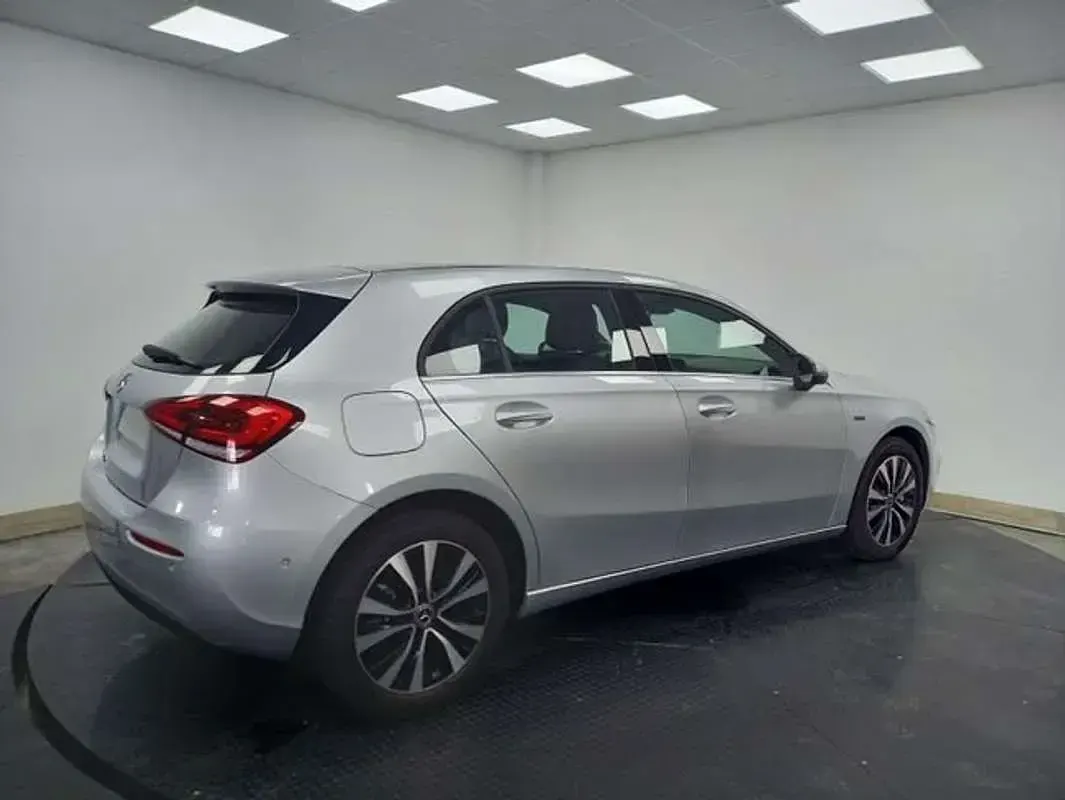 Usado Mercedes A250 220 CV (161 kW) 2021 Gris Berlina