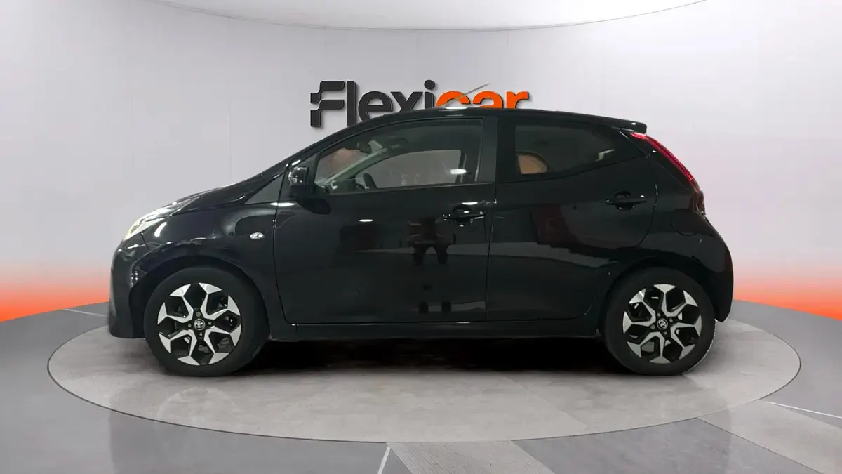 Usado Toyota Aygo X-play 72 CV (52 kW) 2020 Negro Utilitario