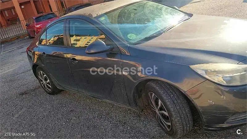 Usado Opel Insignia Edition 110 CV (80 kW) 2011 Gris / plata Berlina
