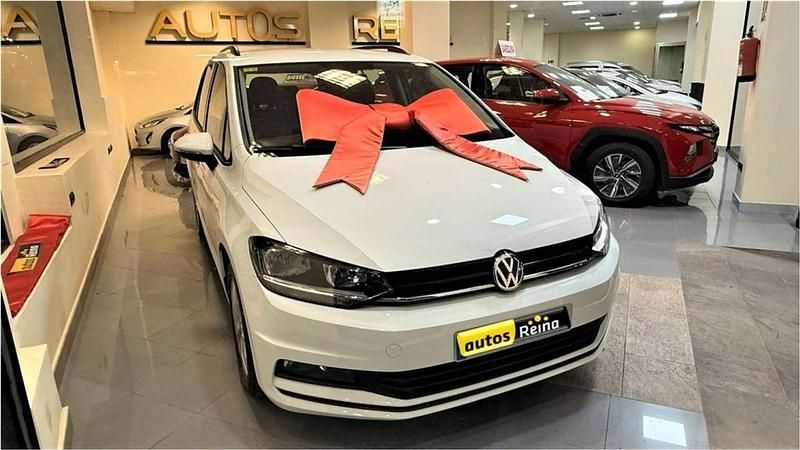 Usado VW Touran Advance 116 CV (85 kW) 2019 Blanco Monovolumen