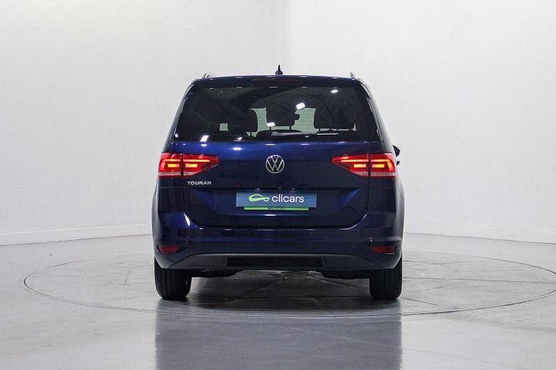Usado VW Touran Advance 115 CV (84 kW) 2020 Azul Monovolumen