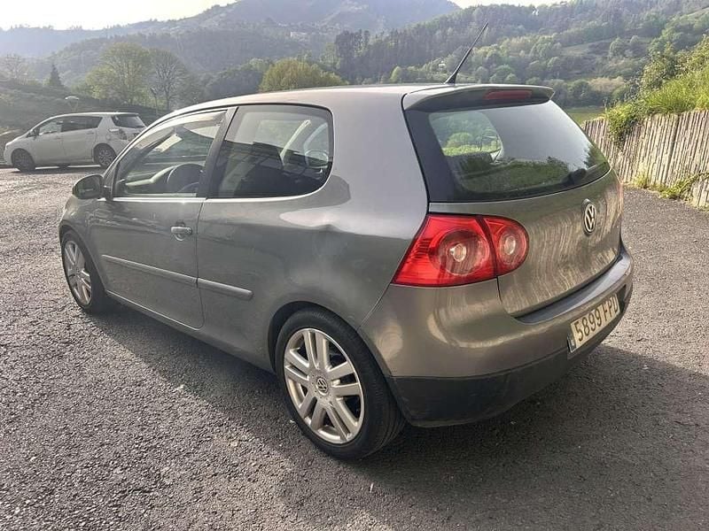 Usado VW Golf V GT 140 CV (102 kW) 2007 Gris Utilitario