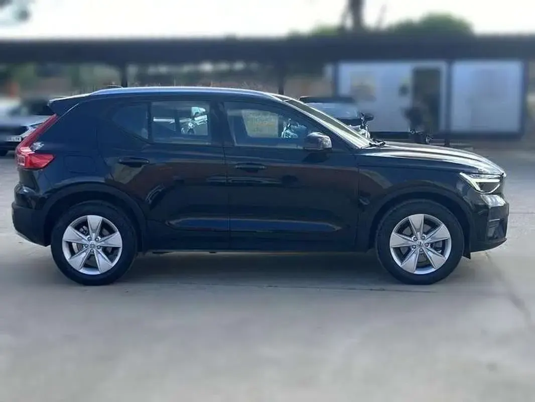 Usado Volvo XC40 Core 163 CV (119 kW) 2023 Negro SUV