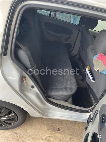 Gris / plata Usado 2004 Renault Clio II Authentique Berlina | 2400 € (Precio justo) - Imagen 1/4