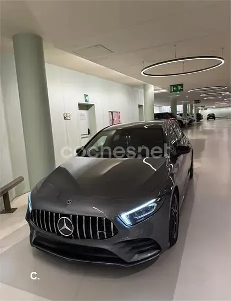 Usado Mercedes A180 109 CV (80 kW) 2018 Gris / plata Berlina