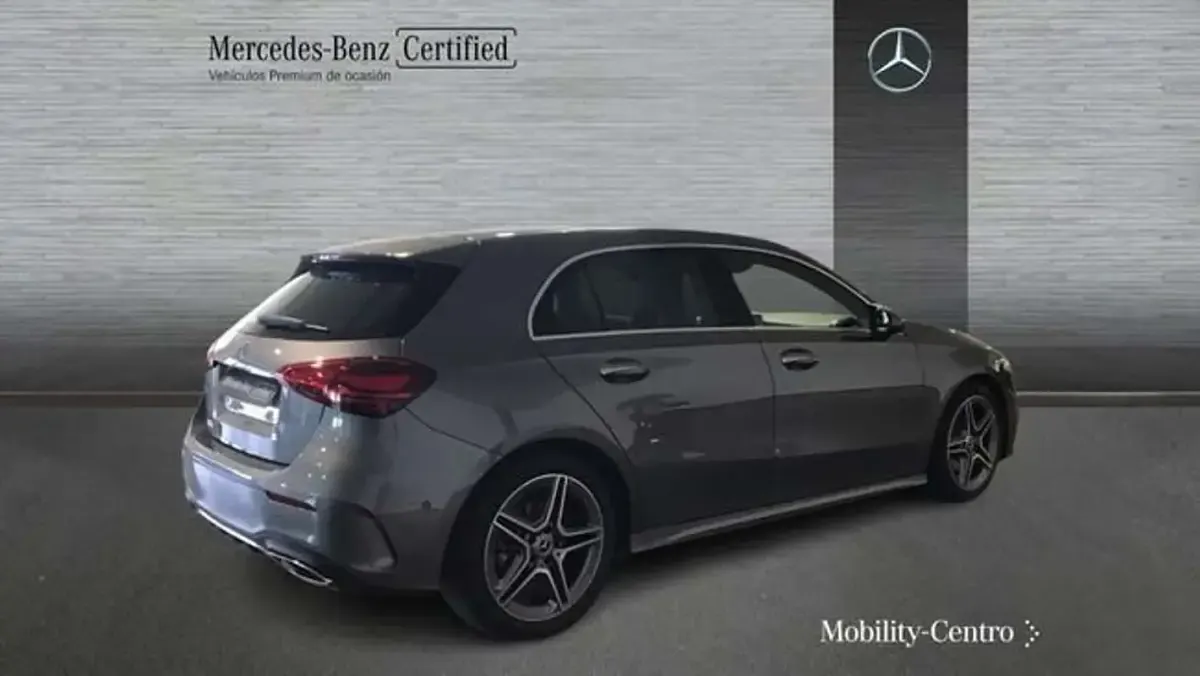 Usado Mercedes A180 109 CV (80 kW) 2024 Gris Utilitario