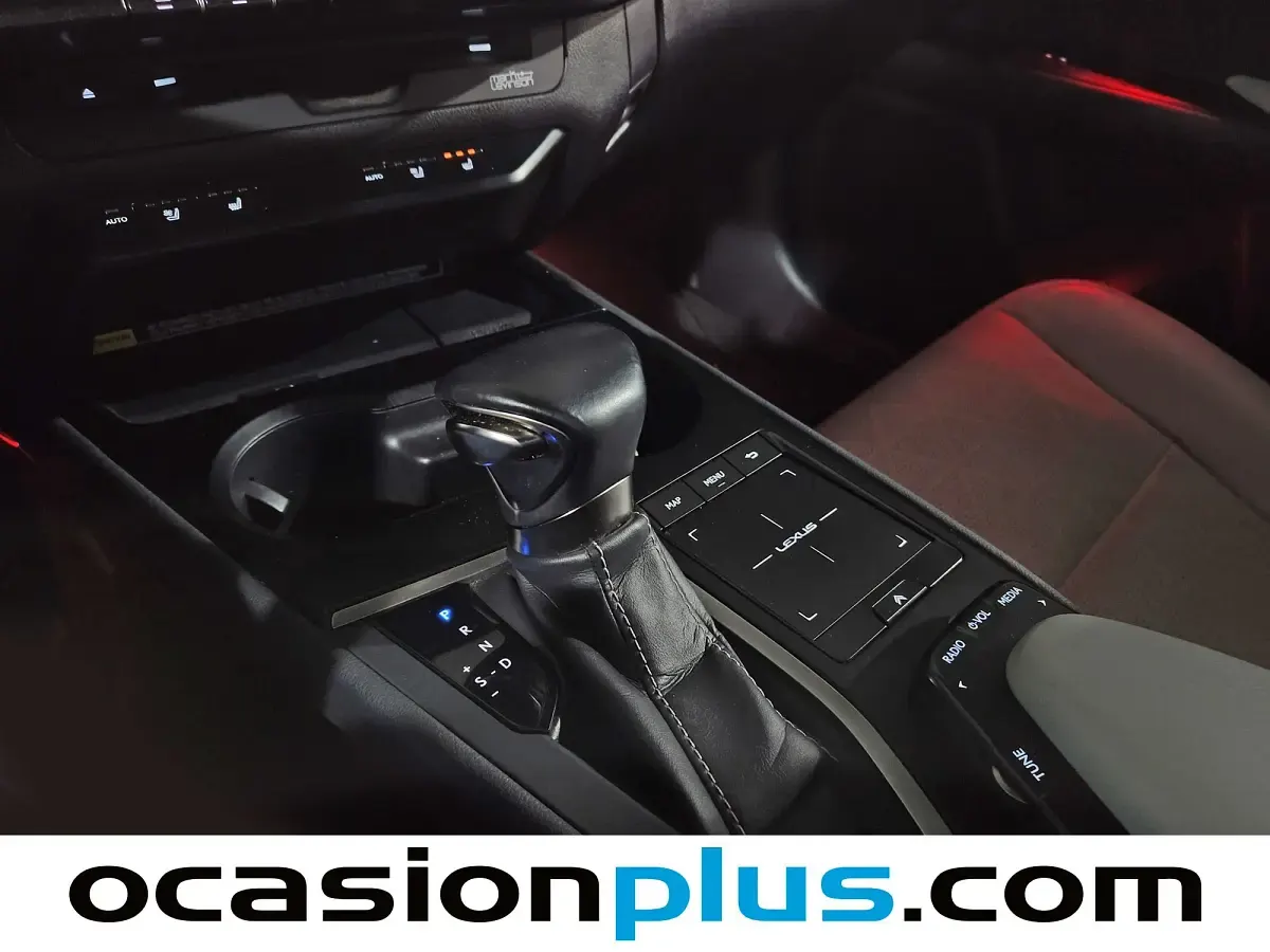 Usado Lexus UX Luxury Line 184 CV (135 kW) 2019 SUV