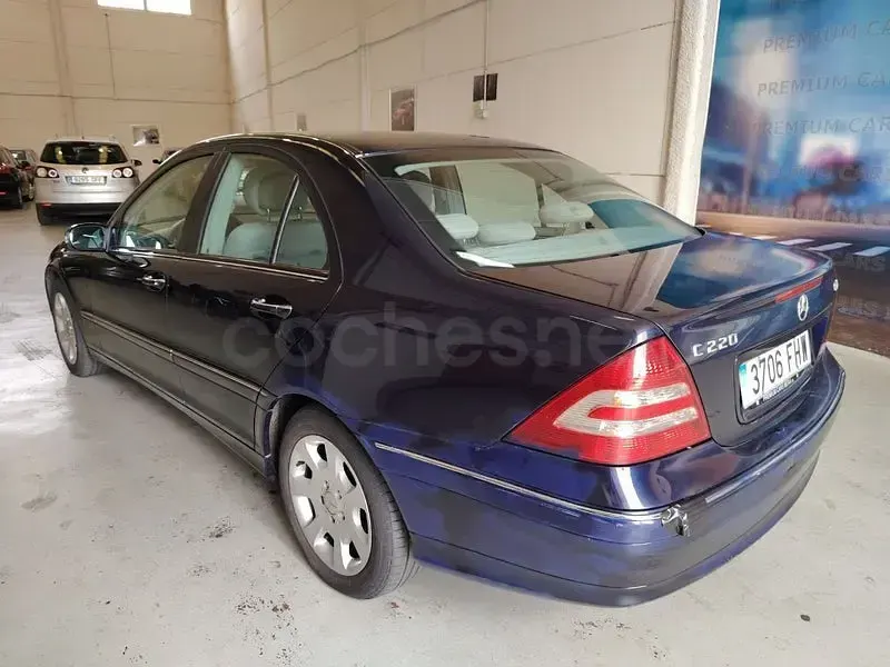 Usado Mercedes C220 Elegance 150 CV (110 kW) 2006 Azul Berlina