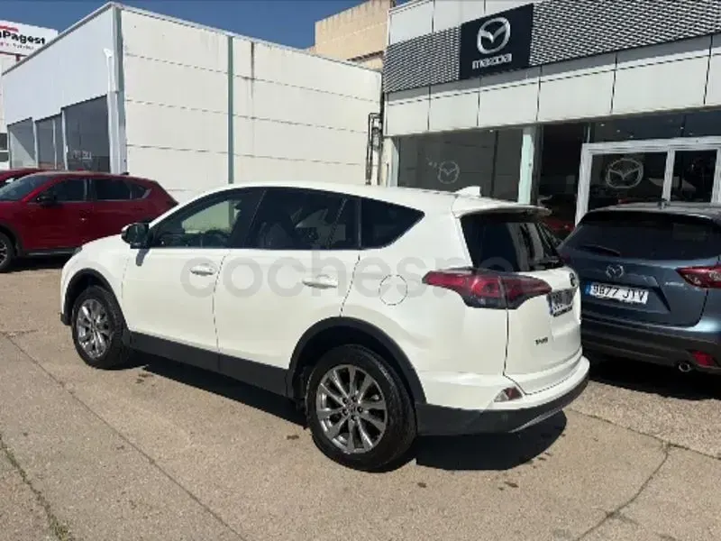 Usado Toyota RAV4 Advance 143 CV (105 kW) 2017 Blanco SUV