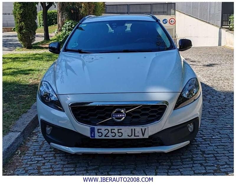 Usado Volvo V40 Momentum 120 CV (88 kW) 2016 Blanco SUV