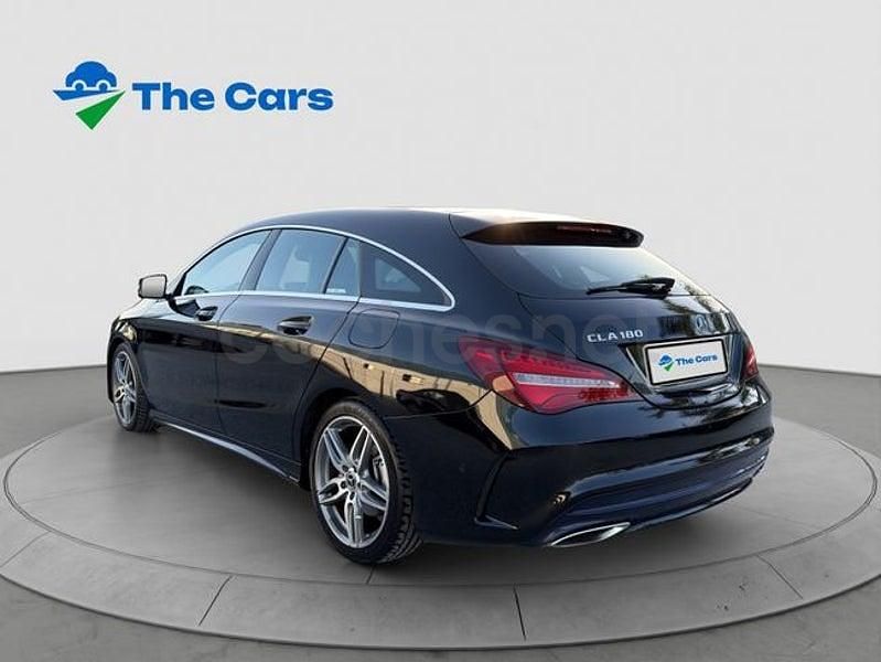 Usado Mercedes CLA180 Shooting Brake 122 CV (89 kW) 2017 Negro Familiar