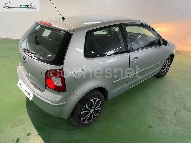 Usado VW Polo Match 65 CV (47 kW) 2004 Gris / plata Berlina