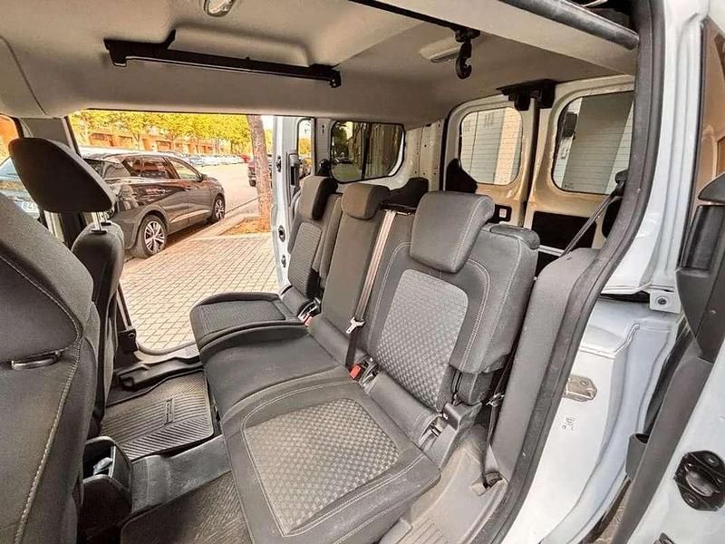 Usado Ford Tourneo Connect Trend 120 CV (88 kW) 2022 Blanco Monovolumen