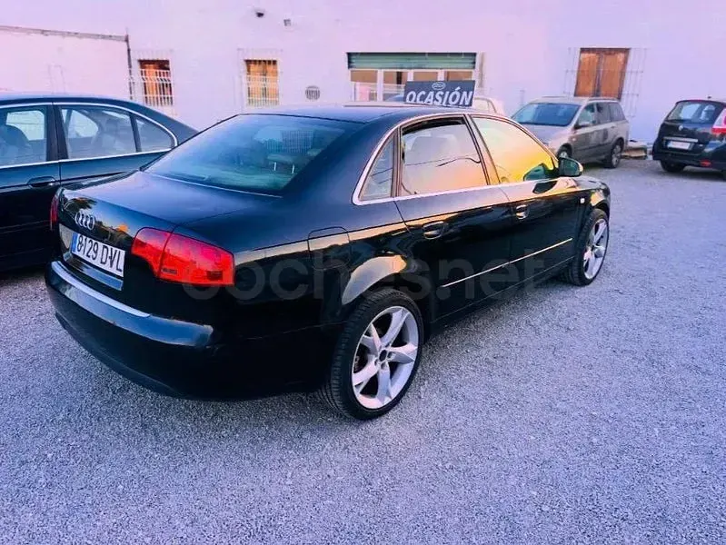 Usado Audi A4 140 CV (102 kW) 2005 Negro Berlina