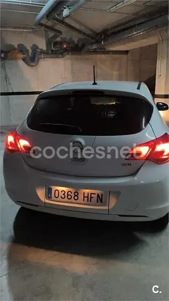 Usado Opel Astra Enjoy 125 CV (91 kW) 2011 Blanco Berlina