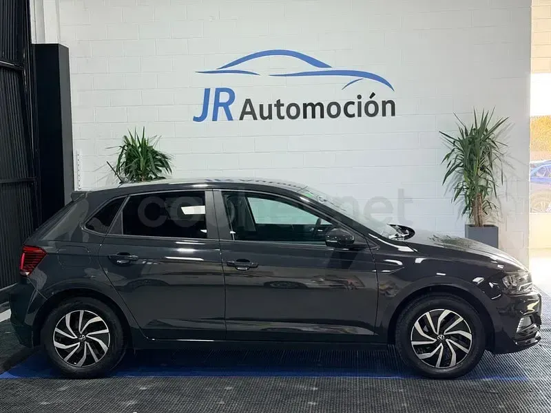 Usado VW Polo Advance 75 CV (55 kW) 2018 Gris / plata Utilitario