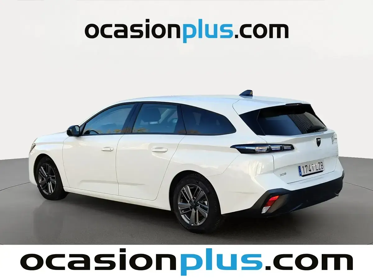 Usado Peugeot 308 Active 130 CV (95 kW) 2022 Blanco Familiar