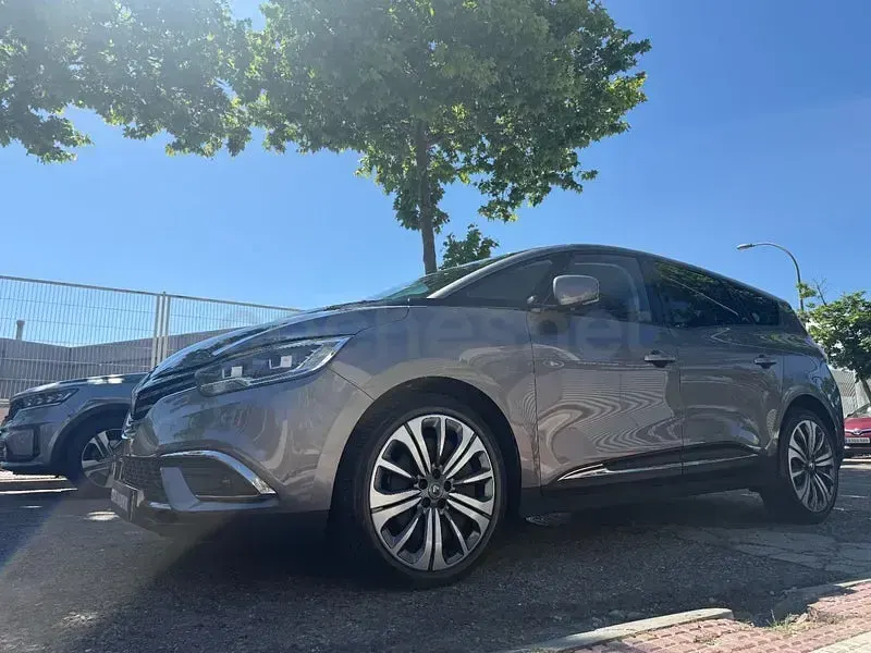 Usado Renault Grand Scénic IV Techno 140 CV (102 kW) 2023 Gris / plata Monovolumen