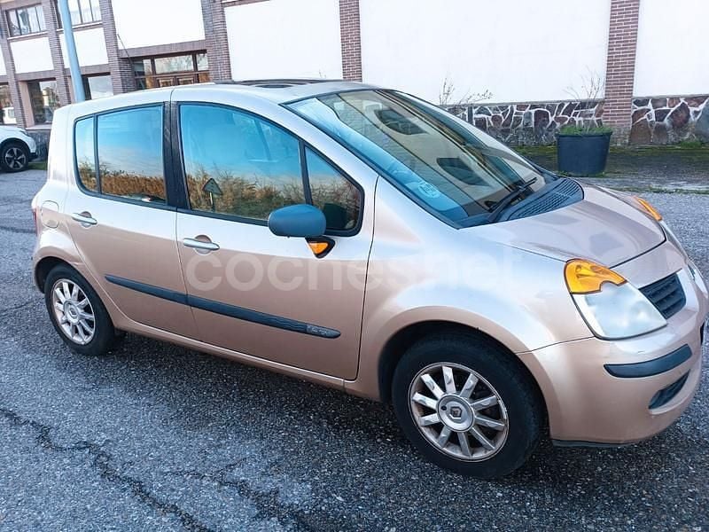 Usado Renault Modus Dynamique 98 CV (72 kW) 2005 Beige Monovolumen