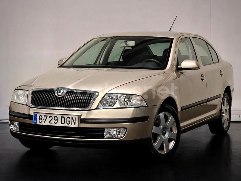 Beige Usado 2005 Skoda Octavia Active Berlina | 3995 € (Buen precio) - Imagen 1/4