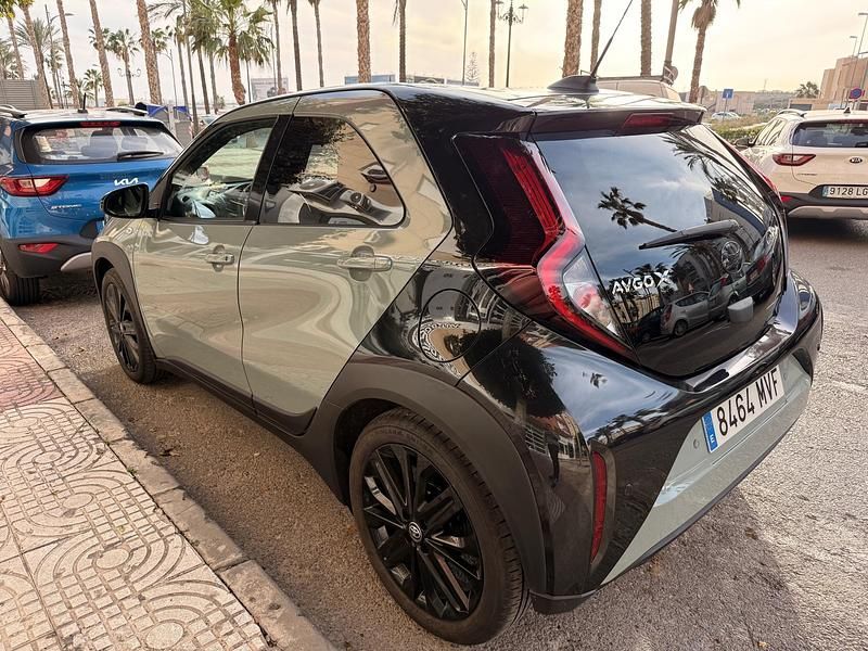 Usado Toyota Aygo X 72 CV (52 kW) 2024 Verde SUV