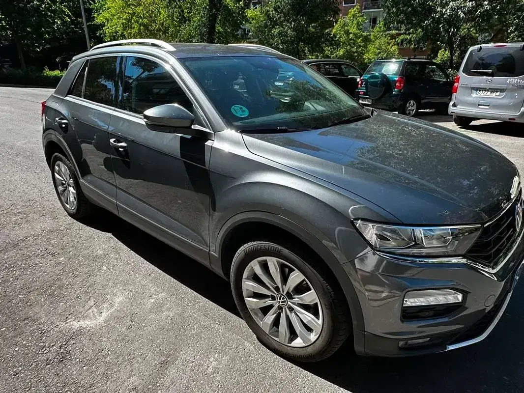 Usado VW T-Roc Advance 116 CV (85 kW) 2021 Gris SUV