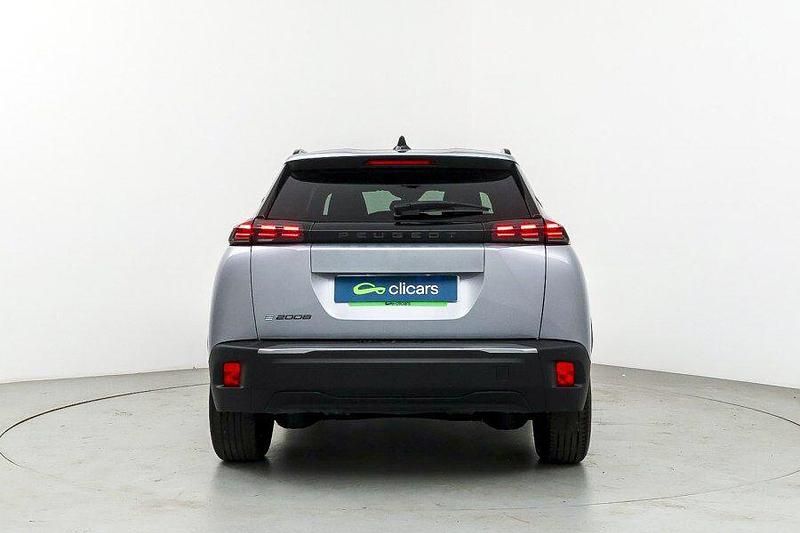 Usado Peugeot e-2008 Allure 114 kW (156 CV) 2025 Gris SUV
