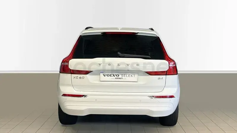 Usado Volvo XC60 Momentum 197 CV (144 kW) 2021 Blanco SUV