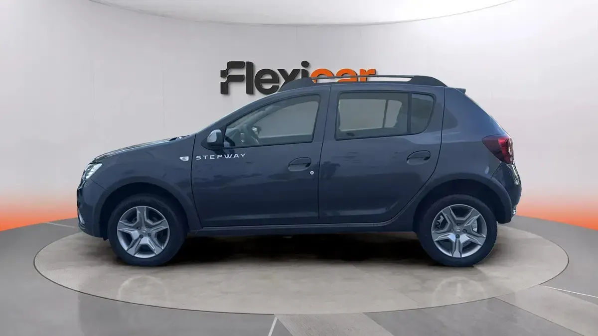 Usado Dacia Sandero Comfort 101 CV (74 kW) 2020 Gris Berlina