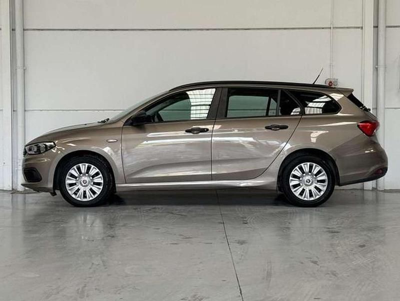 Usado Fiat Tipo Lounge 95 HP (69 kW) 2018 Bege Carrinha
