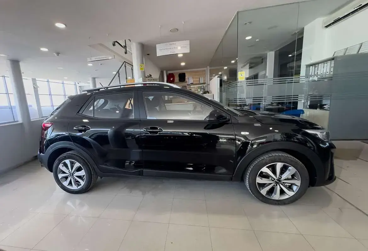 Usado Kia Stonic 101 CV (74 kW) 2023 Azul SUV