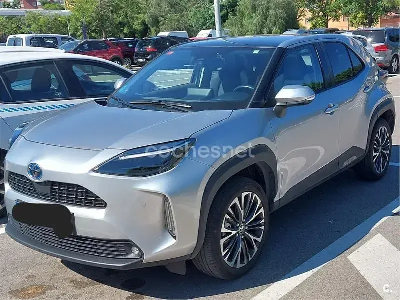 Usado Toyota Yaris Cross Plus 116 CV (85 kW) 2021 Gris / plata SUV