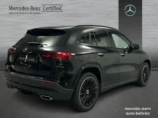 Usado Mercedes GLA250 AMG line 218 CV (160 kW) 2024 Negro SUV
