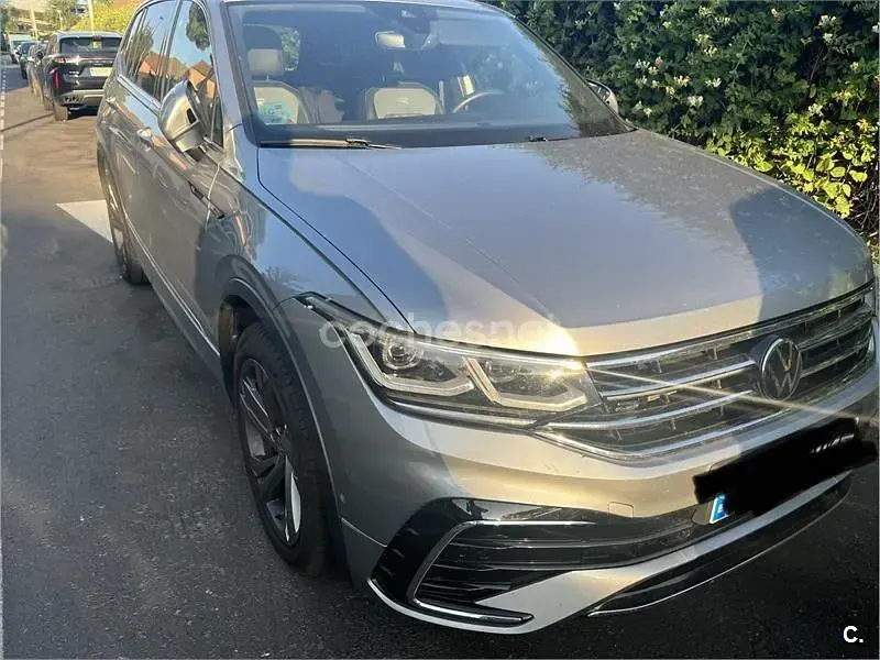 Usado VW Tiguan Allspace R-line 150 CV (110 kW) 2023 Gris / plata SUV
