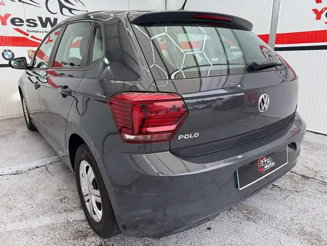 Usado VW Polo 75 CV (55 kW) 2018 Gris Utilitario