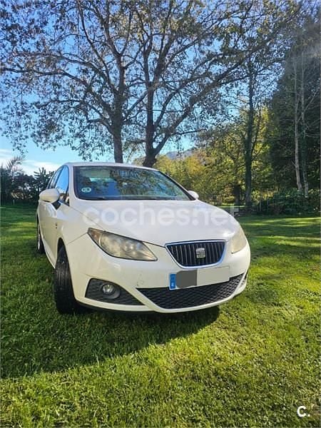 Usado Seat Ibiza 90 HP (66 kW) 2011 Branco Sedan