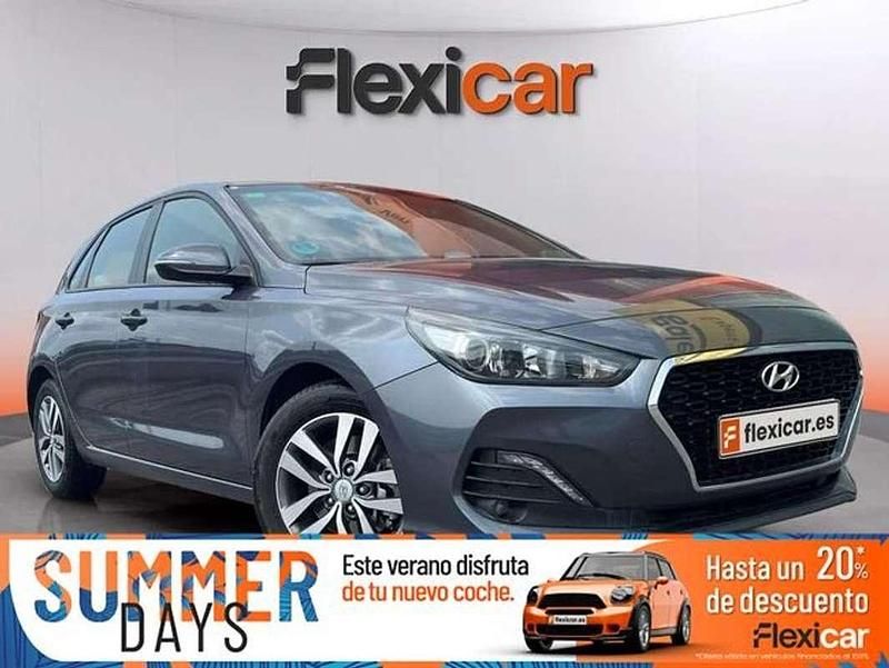 Gris Usado 2019 Hyundai i30 Berlina | 12.990 € (Precio justo) - Imagen 1/4