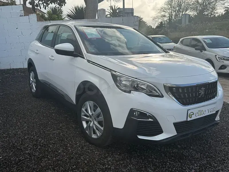 Usado Peugeot 3008 Active 130 CV (95 kW) 2020 Blanco SUV