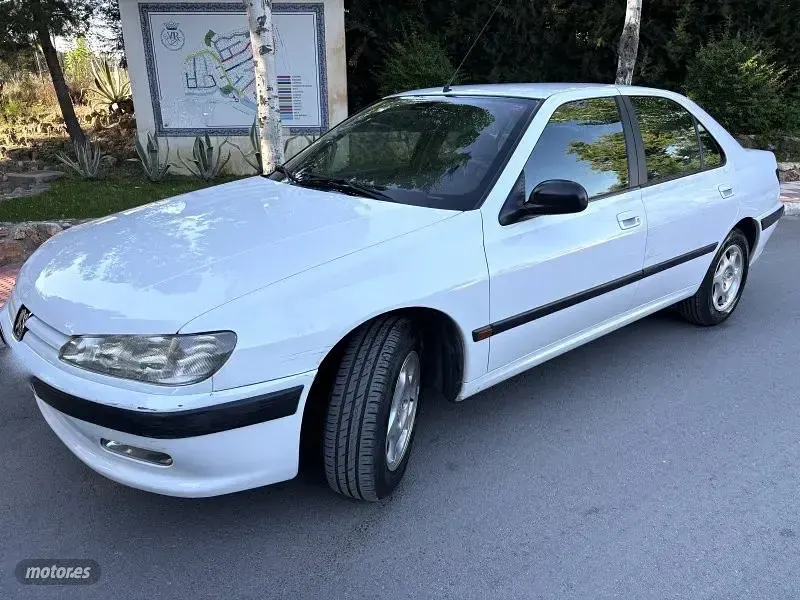 Usado Peugeot 406 110 CV (80 kW) 1997 Blanco Berlina