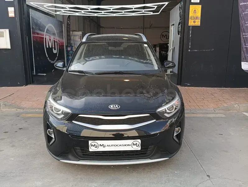 Usado Kia Stonic 100 CV (73 kW) 2021 Negro SUV