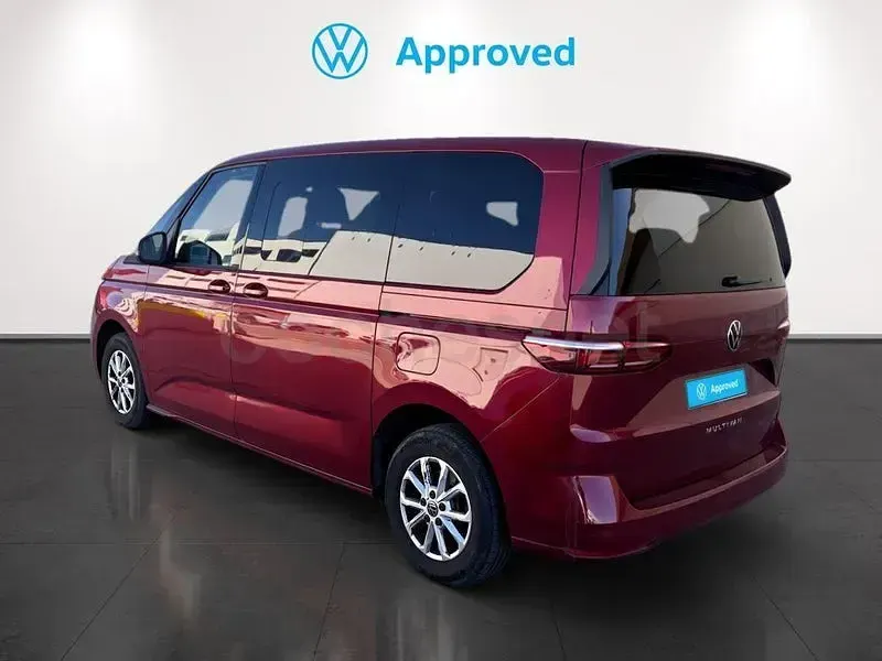 Usado VW Multivan 150 CV (110 kW) 2025 Rojo Monovolumen
