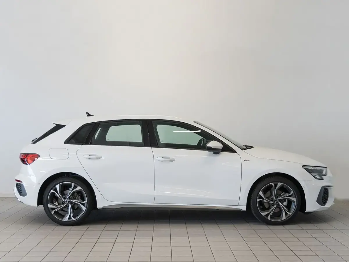 Usado Audi A3 150 CV (110 kW) 2022 Blanco Berlina