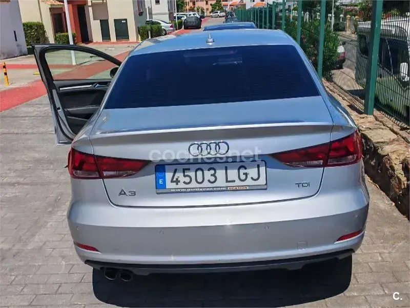 Usado Audi A3 Advanced 150 CV (110 kW) 2015 Gris / plata Berlina